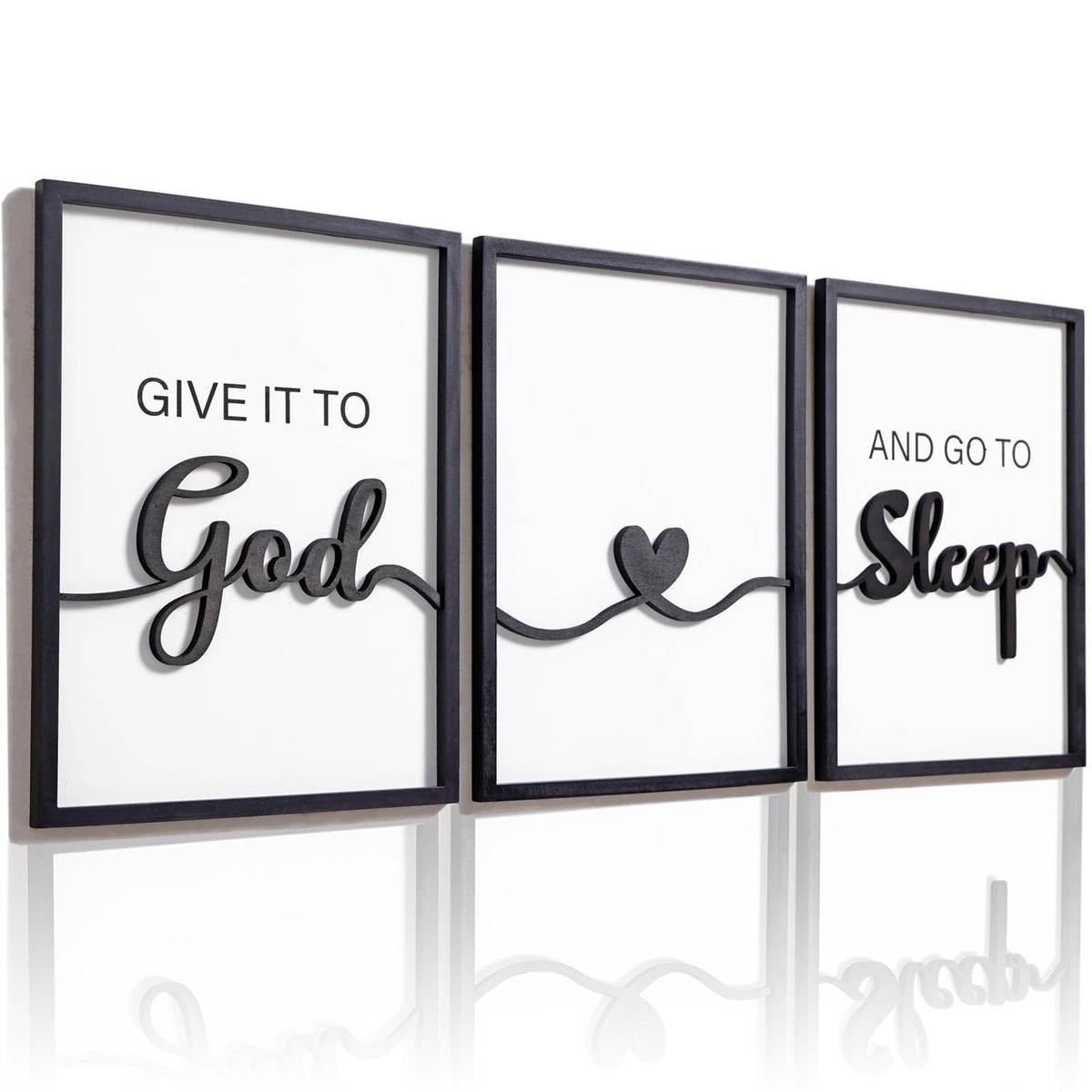 KIOSSUT 3D wood sign above bed; three framed panels add bedroom texture.
