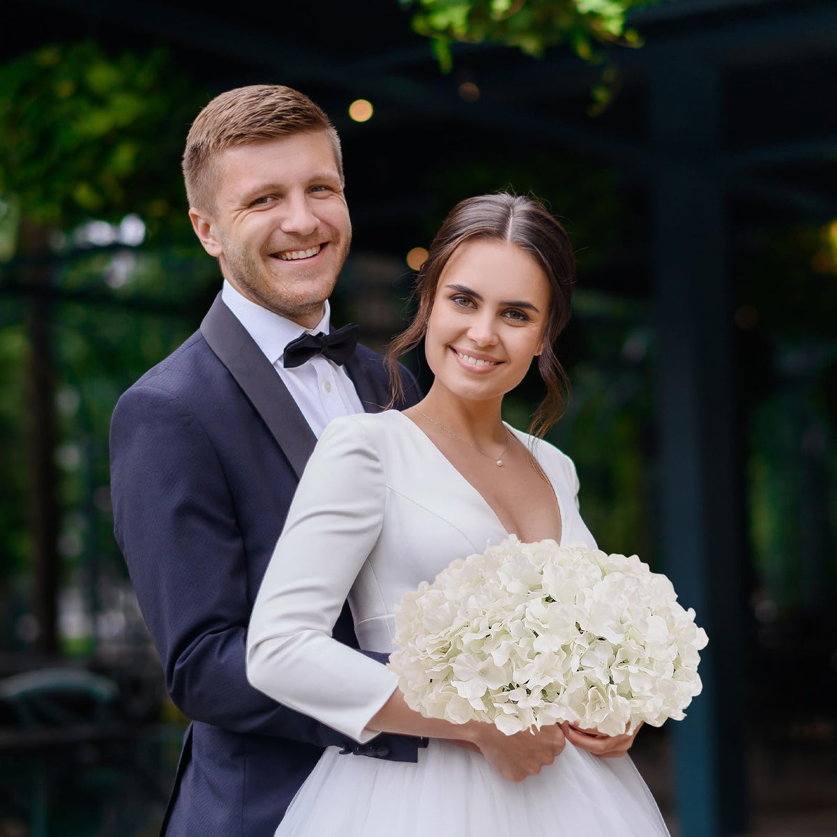KISLOHUM harmonious hydrangea decorations complement other florals.