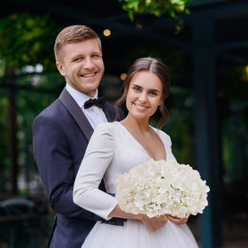 KISLOHUM harmonious hydrangea decorations complement other florals.