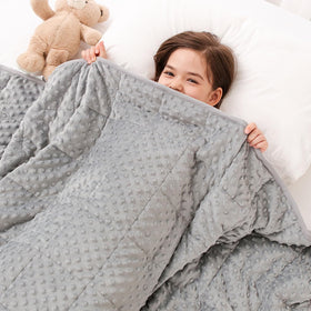 Kivik 3 lbs weighted blanket front view with compact, hug-like design for calm