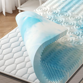 KMFurnila vacuum-sealed topper arrives compact and easy to unbox