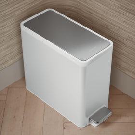 Kohler 20957-STW removable liner for quick bag swaps.