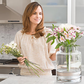 KOIUEYW modern clear vase blends with any decor style.