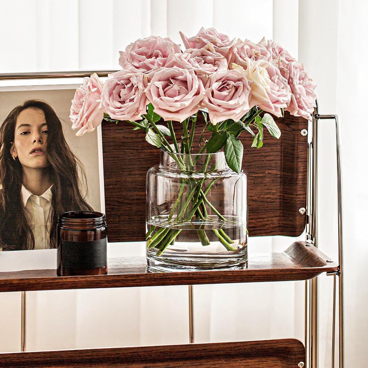 KOIUEYW wedding centerpiece vase adds elegant support to celebrations.