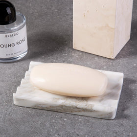 Koville 5.5 by 3.5 inch tray fits standard soap bars.
