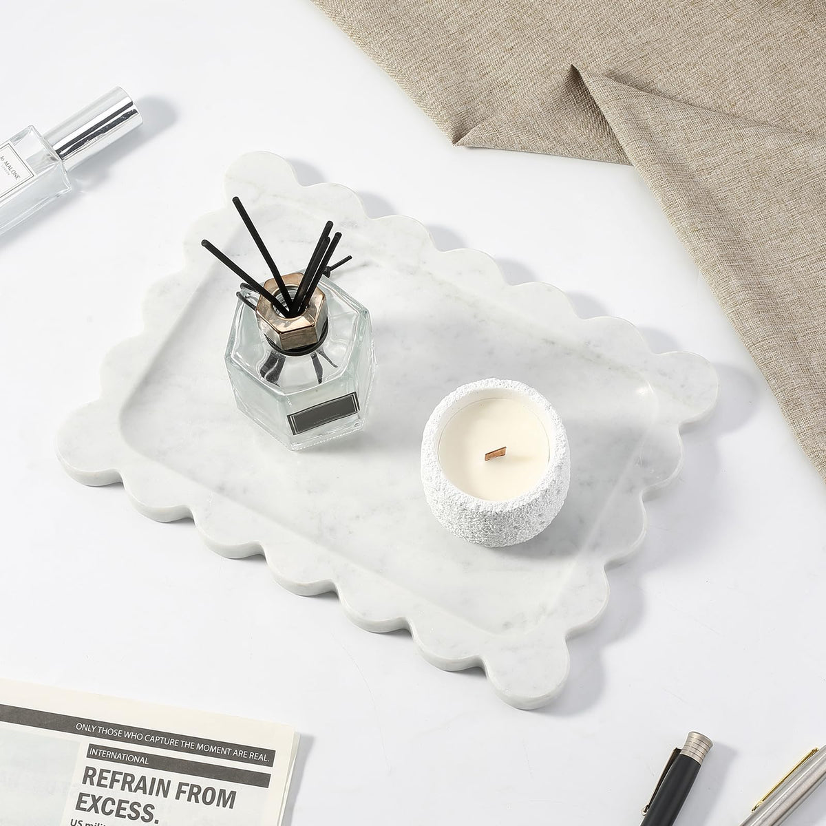 Koville Bianco Carrara tray with non-slip bottom keeps items steady on surfaces.