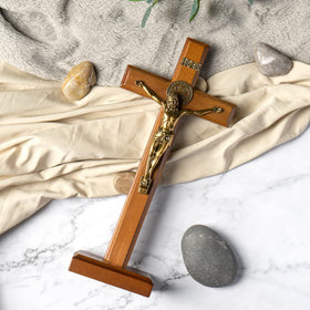 Gift-ready KUXBET cross suitable for celebrations and housewarmings
