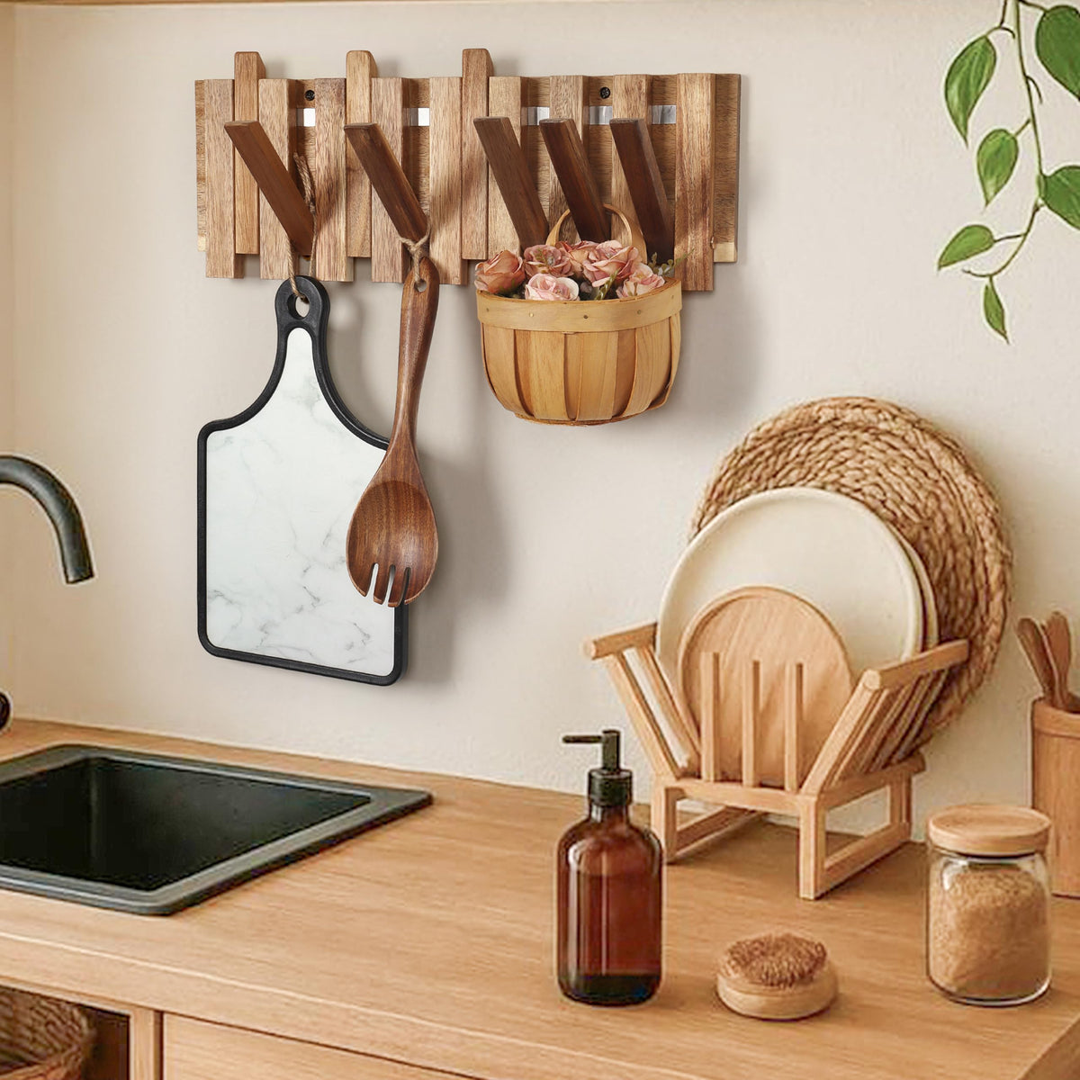 KYIAANY versatile rack holds coats, towels, backpacks, and more.
