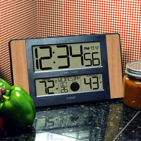 Packaging and quick setup for La Crosse atomic clock easy onboarding.