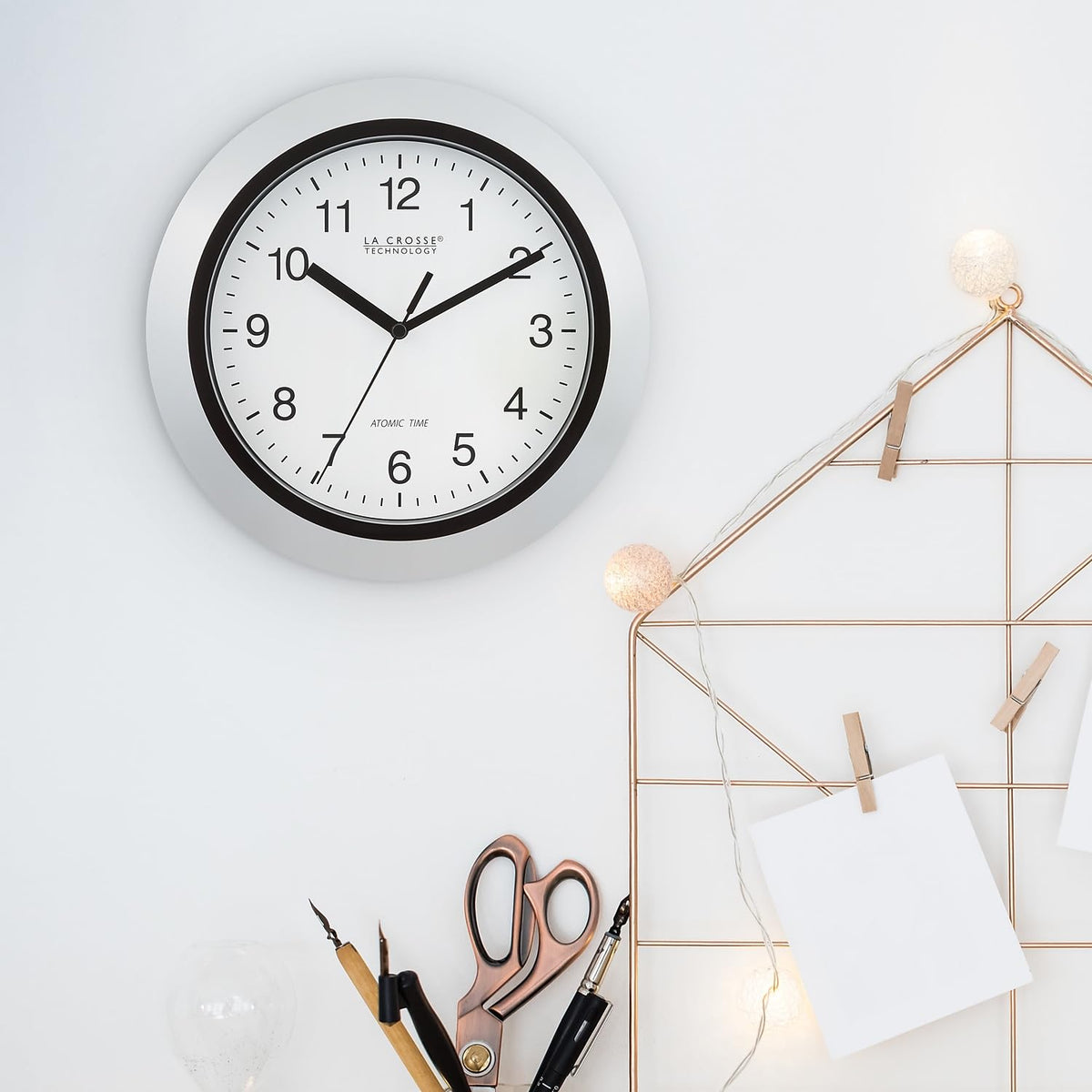 La Crosse WT-3102S time zone buttons simplify local time selection in the US.