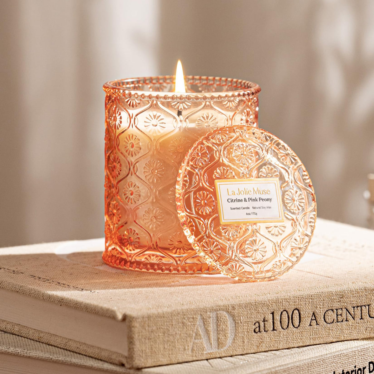 La Jolie Muse cherry wood wick delivers a clean, even burn with a cozy crackle.