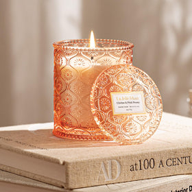 La Jolie Muse cherry wood wick delivers a clean, even burn with a cozy crackle.