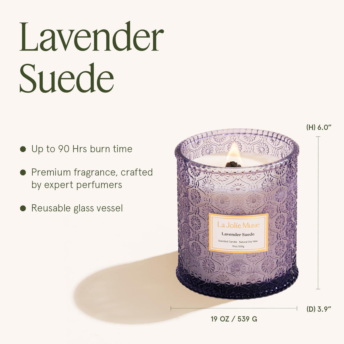 LA JOLIE MUSE Crackling wood wick close-up for cozy evenings