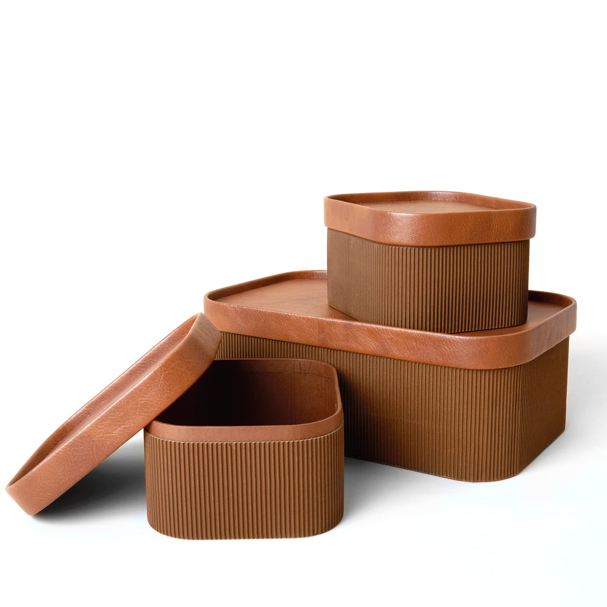 LA JOLIE MUSE fluted storage basket with leather-like lid, chocolate brown finish