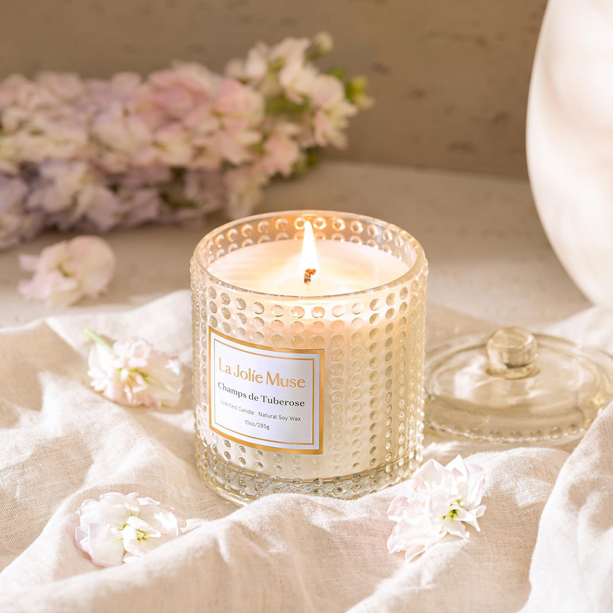 LA JOLIE MUSE Champs de Tuberose fragrance blends bergamot and jasmine for a lush scent.