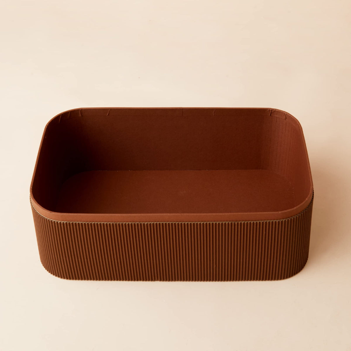 Closeup of leather-like lid on LA JOLIE MUSE basket