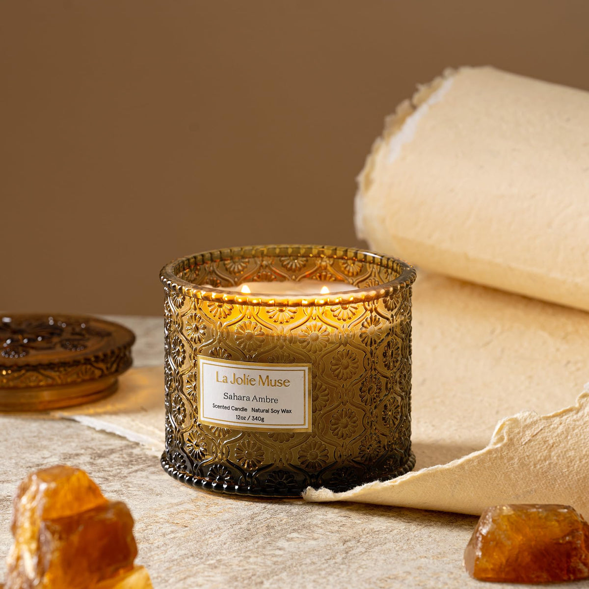 Sahara Amber Candle dual-wick burn delivers even fragrance across space.