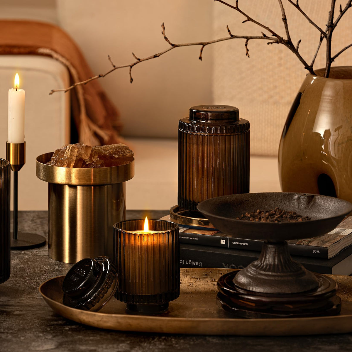 Elegant packaging of La Jolie Muse Santal Himalayen adds gift-worthy decor appeal.