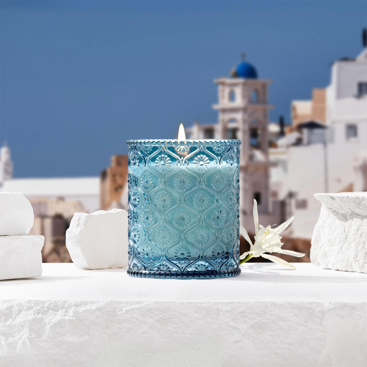 LA JOLIE MUSE Santorini Salt Air candle in a recyclable jar brightens spaces with sea-inspired notes