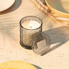LA JOLIE MUSE vanilla coconut scent promotes a relaxed tropical mood.