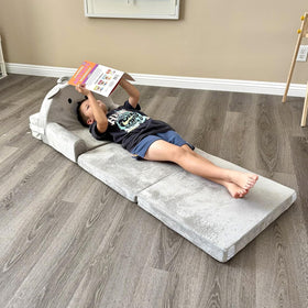 Laapee removable cover keeps messes easy to clean during snack time and crafts.