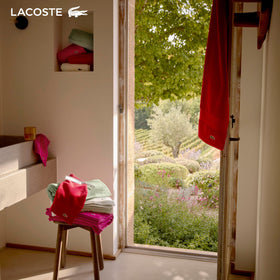 Lacoste Heritage towel gift-ready packaging signals a thoughtful bathroom upgrade.