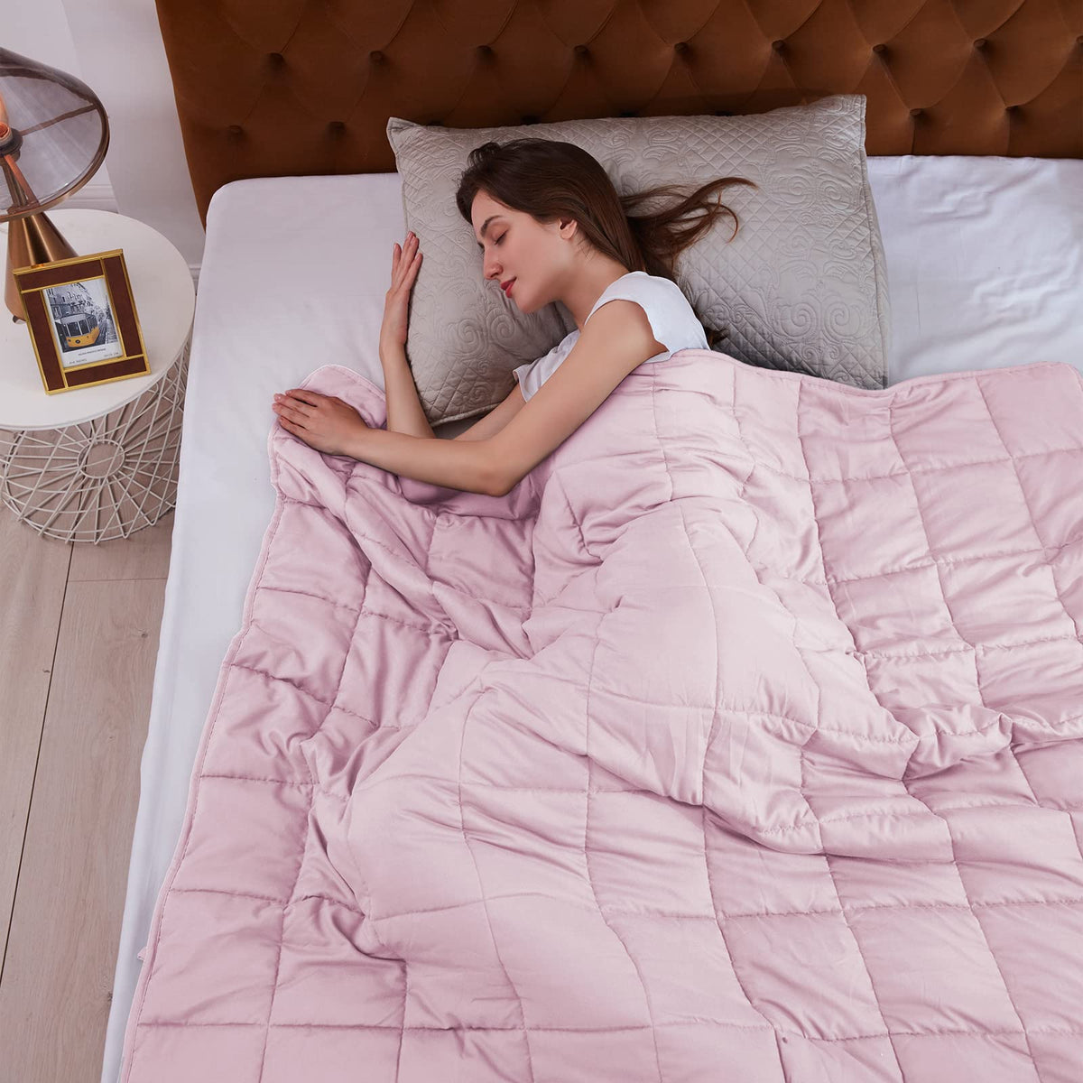 L'AGRATY weighted blanket folded shows weight-focused, compact design