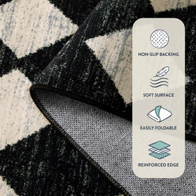 Lahome Zelie bathroom hallway mat fits compact spaces.