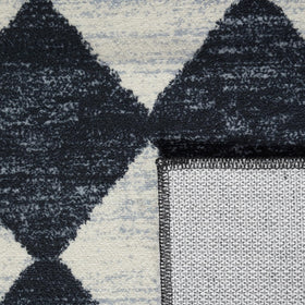 Lahome Zelie stain-resistant fibers simplify cleanups after spills.