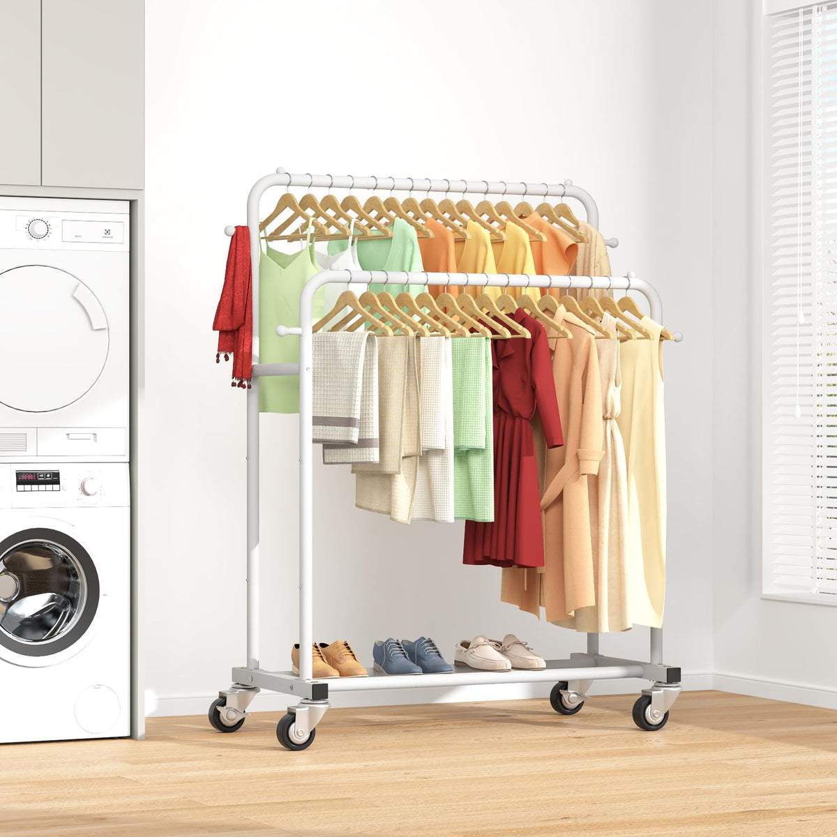 Laiensia wheels with locking mechanism prevent movement during use.