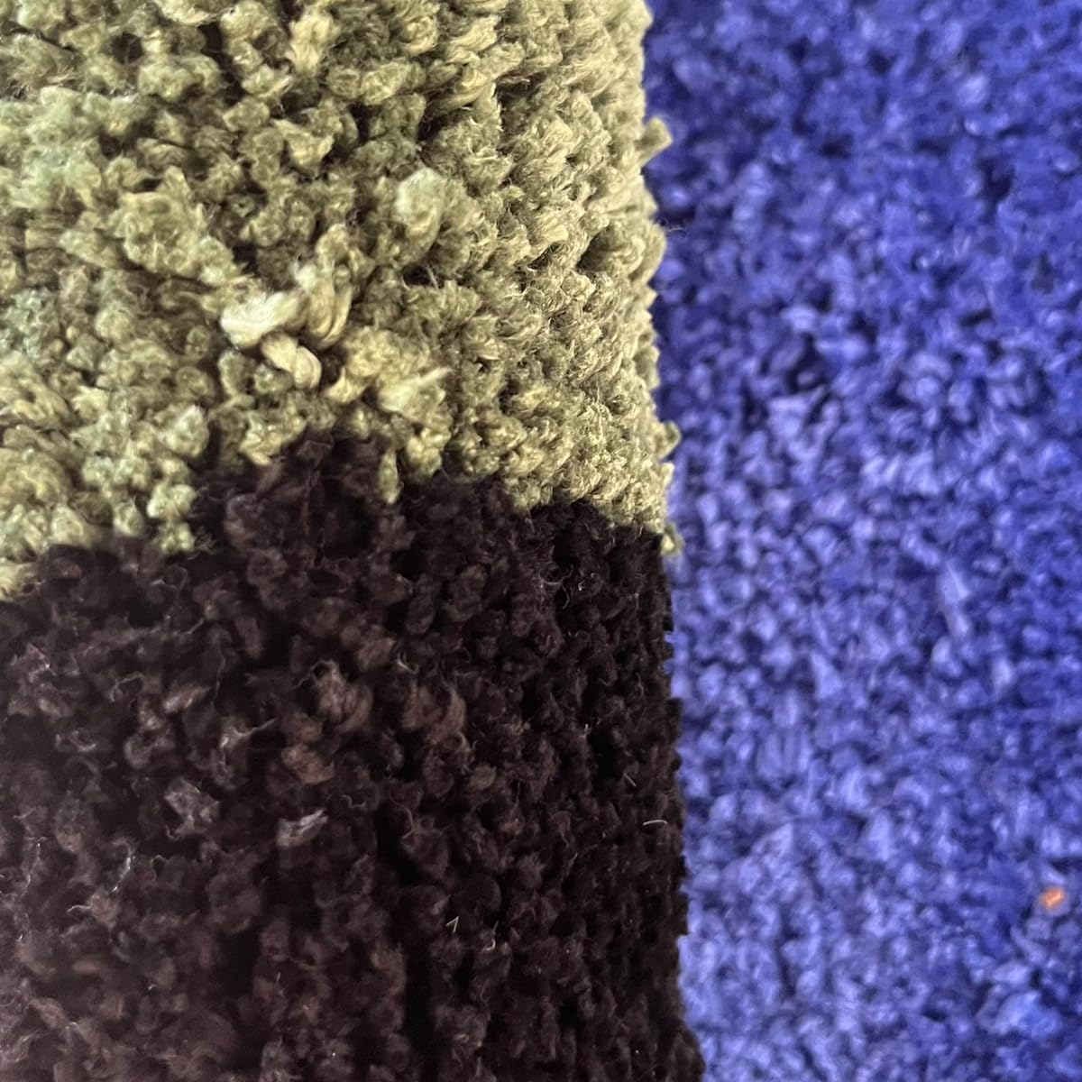 LAKEA Earth Round Mat's soft plush texture enhances comfort in front of sinks.