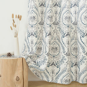 LAMIT easy-hang design supports quick installation with standard rods.