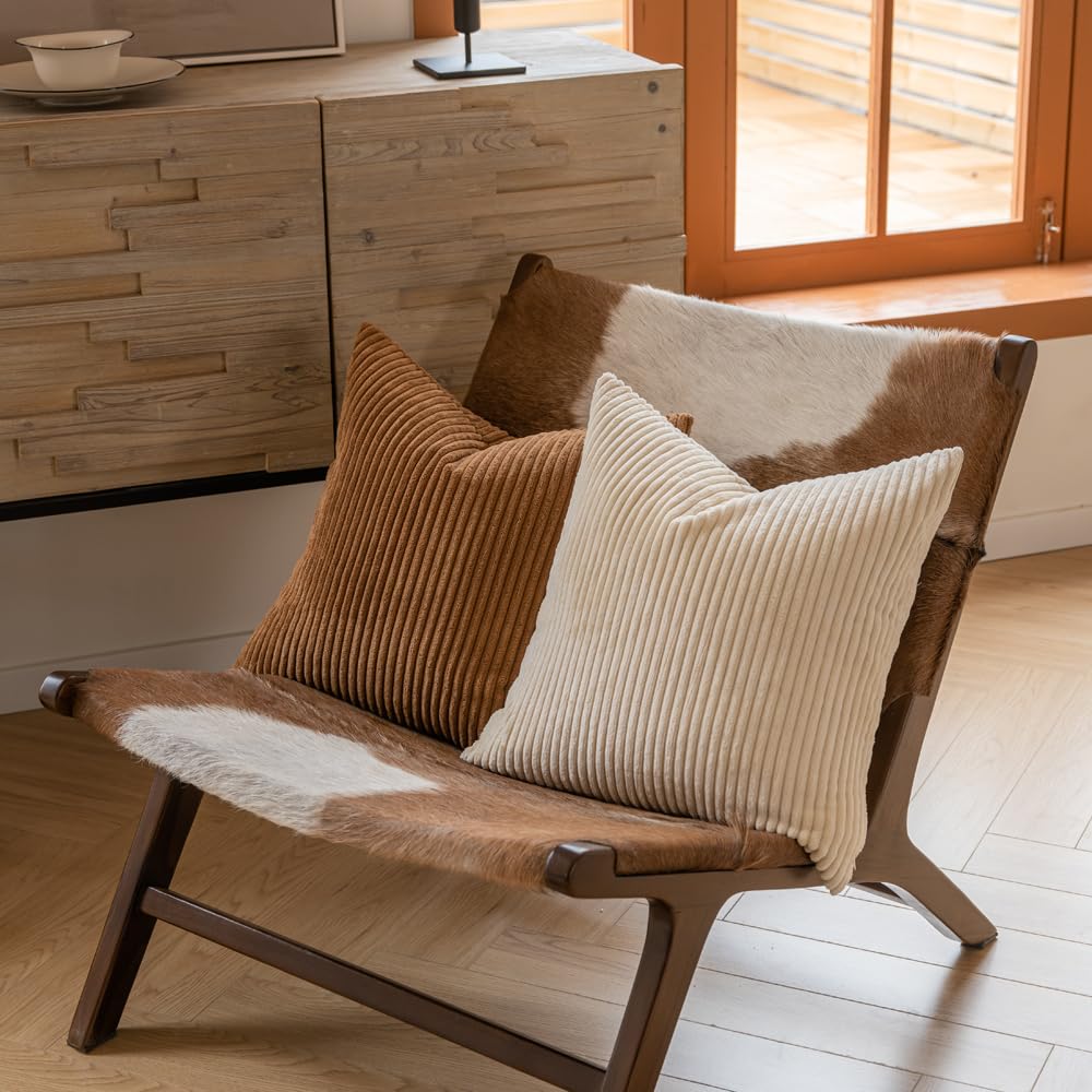 LANANAS four-color palette from cream to chocolate brown adds versatile decor options