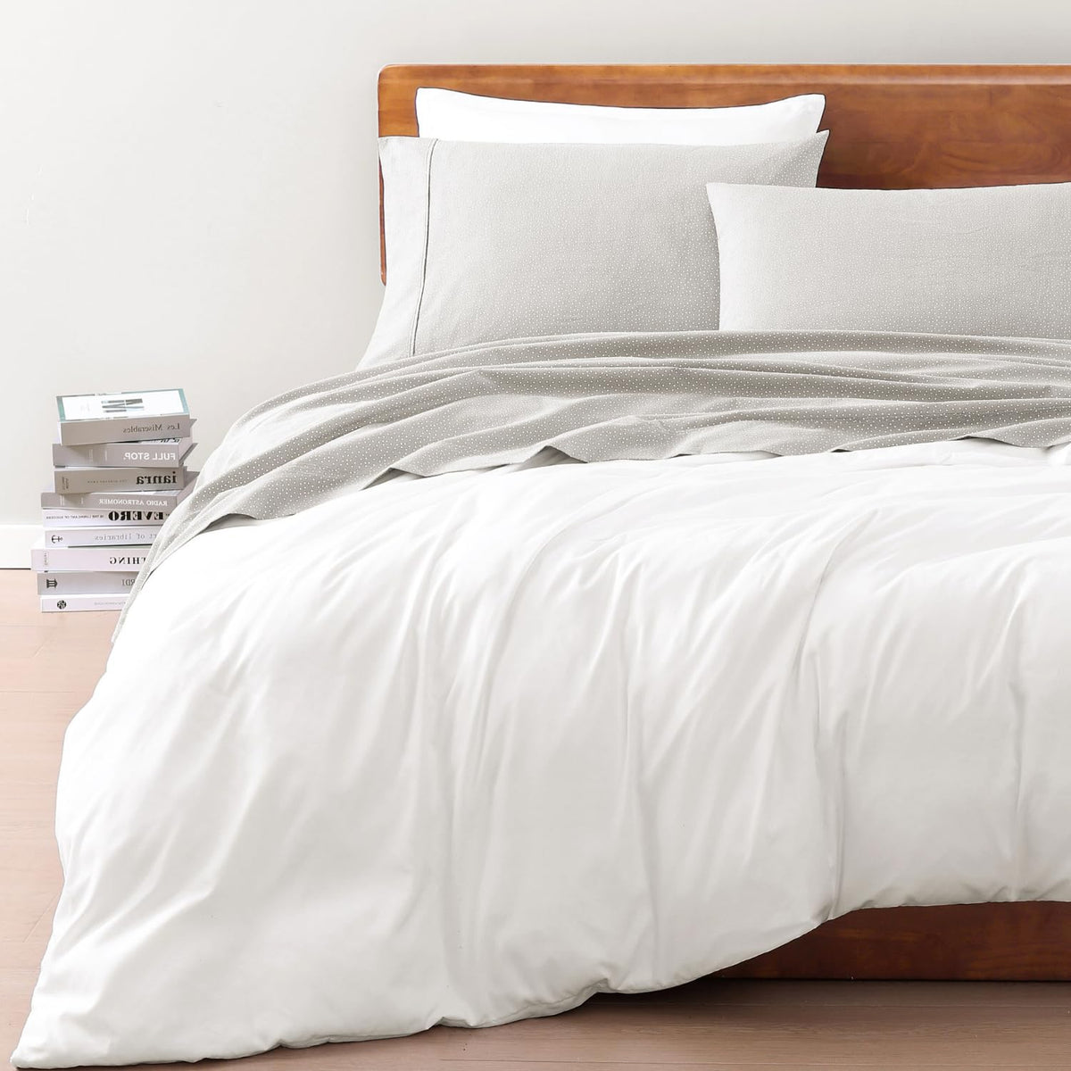 Lane Linen deep-pocket 15-inch fit ensures smooth tucked edges and longevity.