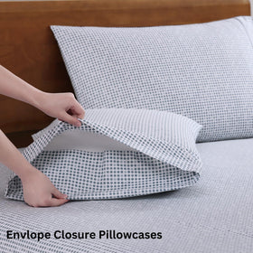 Lane Linen deep-pocket queen fitted sheet fits 8 to 15 inch mattresses securely.
