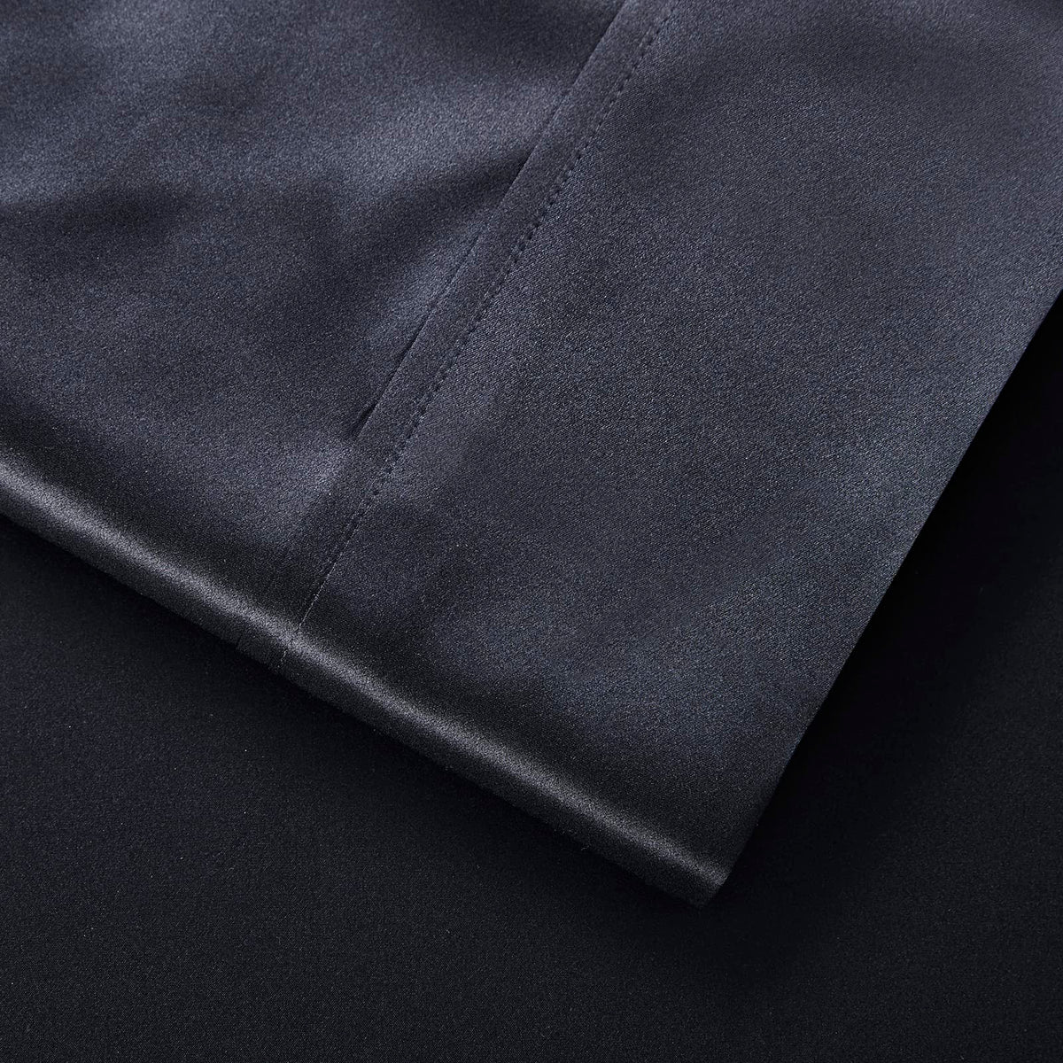 Lanest Housing fitted sheet with all-around elastic on mattress edge.