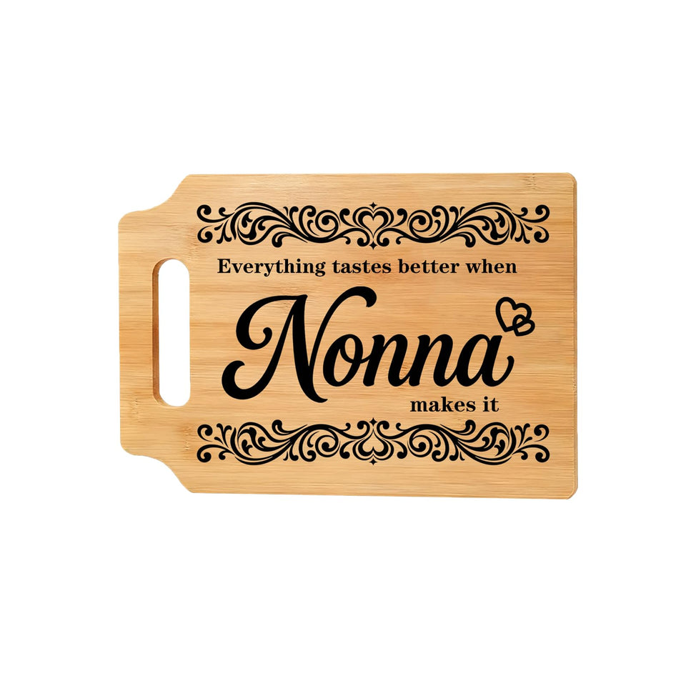 Lapsia Nonna cutting board with engraved phrase for a heartfelt gift.