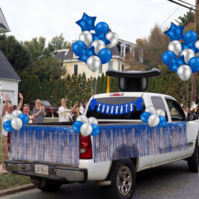 LaRandom metallic balloons in gold, black, silver, blue for festive effect
