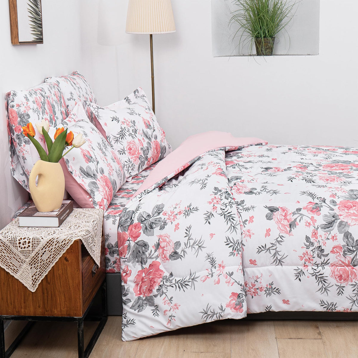 lasoftan Floral Queen bedroom ambience with vintage charm and soft sheen