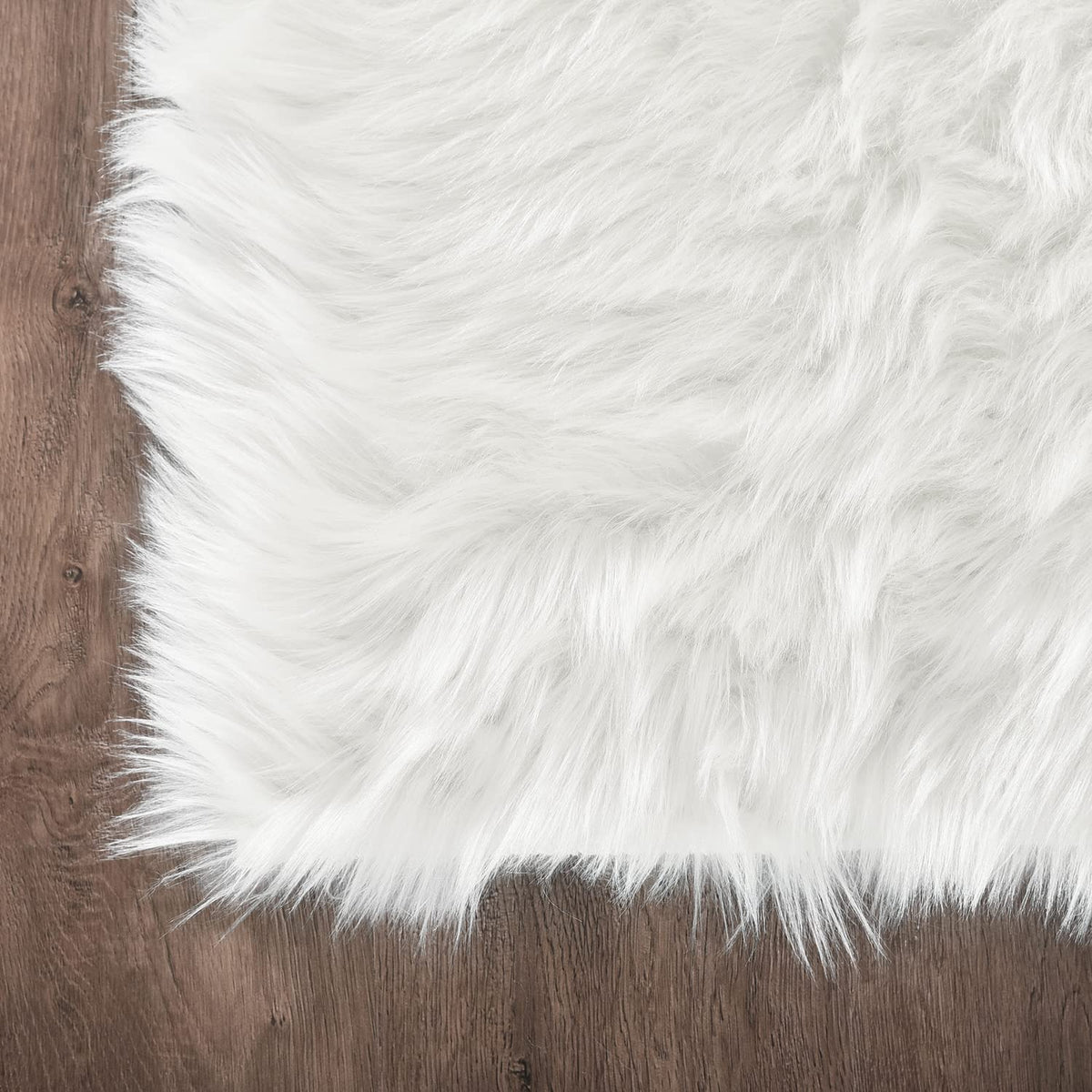 Latepis White Round Rug texture close-up emphasizes durability and fade resistance.