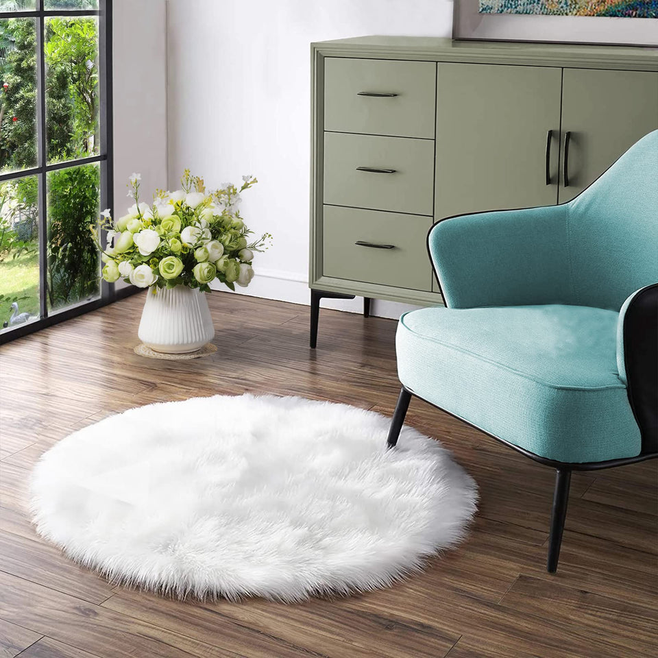 Latepis White Round Rug front view with soft faux fur texture for cozy living rooms.