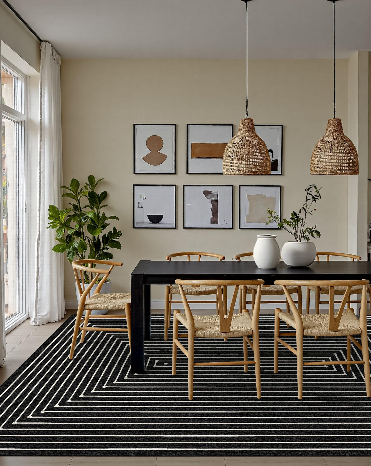 Latte&Fog 5x7 Indigo Black rug adds style to indoor spaces.