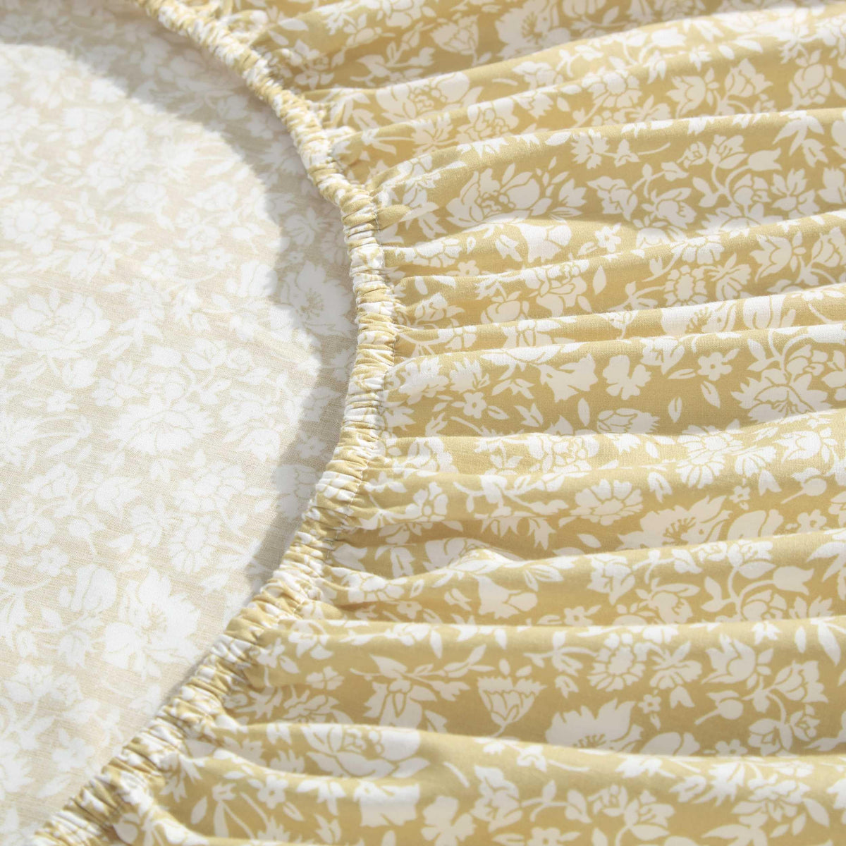 Packaging image of Laura Ashley Heirloom Disty Gold bedding set.