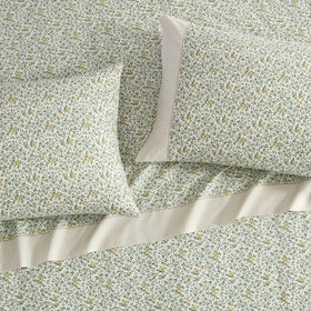 Laura Ashley deep-pocket fit ensures secure wrinkle-free nights on larger mattresses.