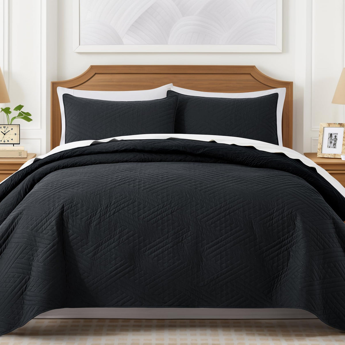 Lavsiry ultrasonic-embossing highlights wrinkle-free stitching and durability.
