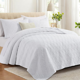 Lavsiry white king-size quilt set on bed for breathable, lightweight comfort.