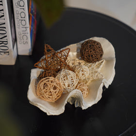 LCdecohome decorative bowl complements coffee table styling with natural texture.