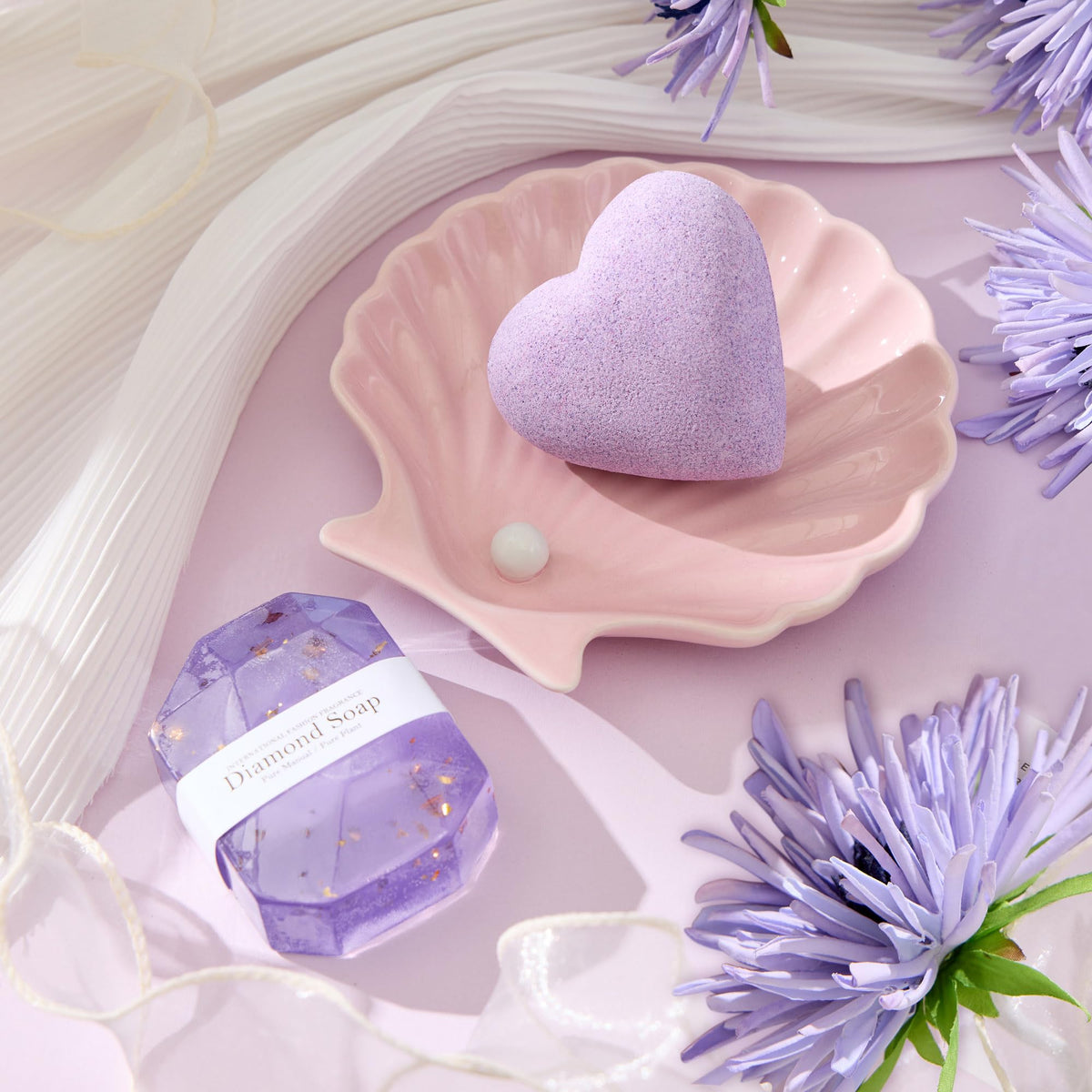 LE CADEAU lavender bath bomb for a soothing bath