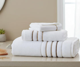 Le fil blanc hand towels close-up highlights soft cotton and quick-drying feel