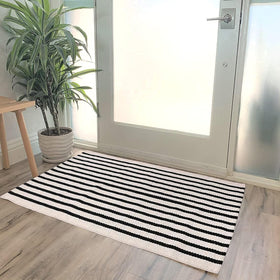 LEEVAN striped rug close-up reveals durable weave for high-traffic entryways.